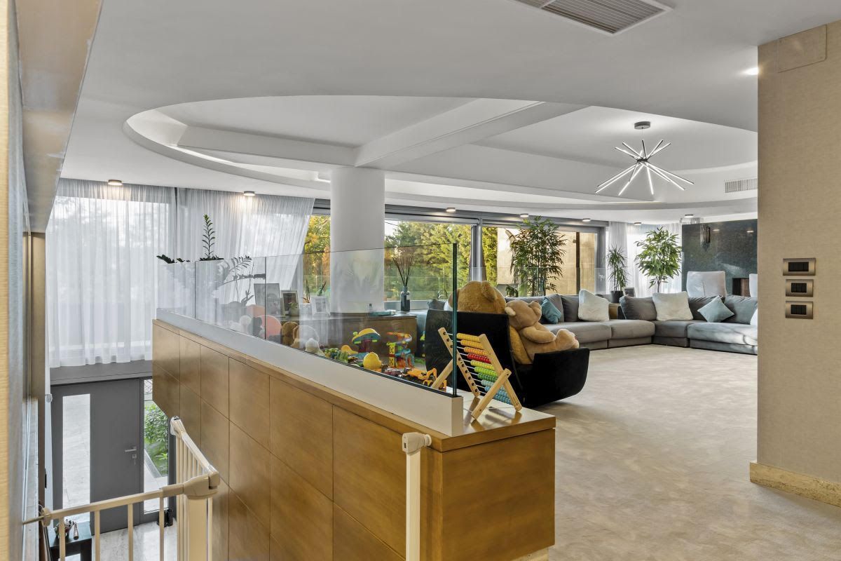 Villa Bellara | Luxury Homes | Exclusive villa overlooking Lake Floreasca