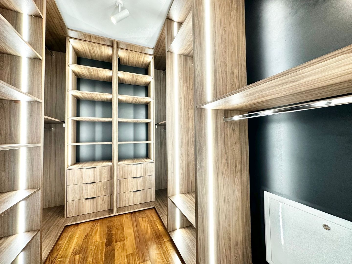 Washington Residence | Luxury 3 bedroom apartment for rent | Private garden