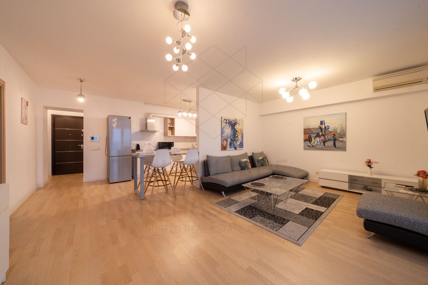 Upground | 2 camere spatioase cu o super vedere | Centrala proprie