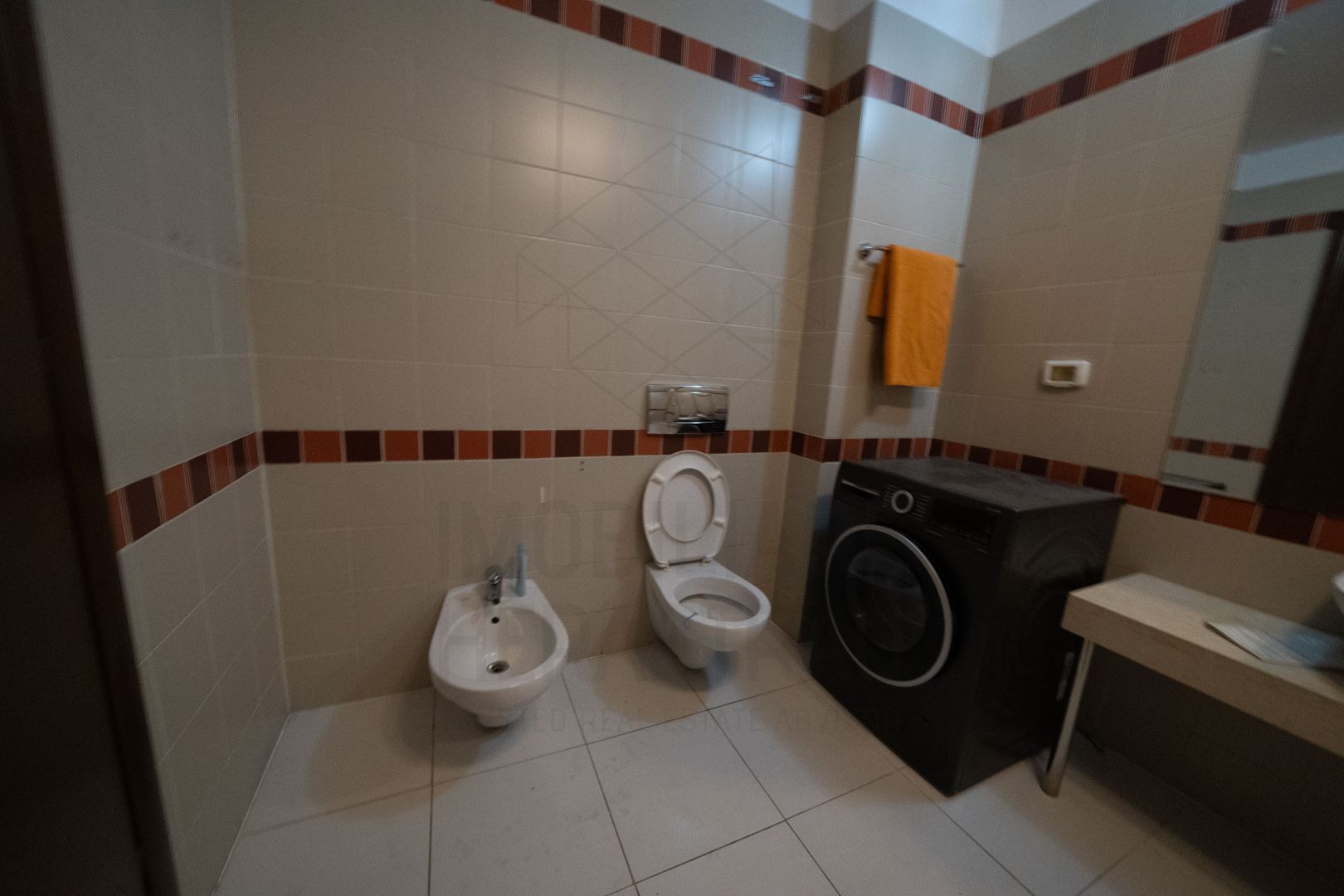 Apartament la parter cu 3 camere de vanzare in zona Soseaua Nordului