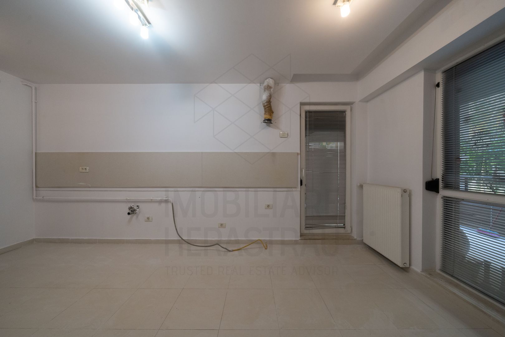 Apartament la parter cu 3 camere de vanzare in zona Soseaua Nordului