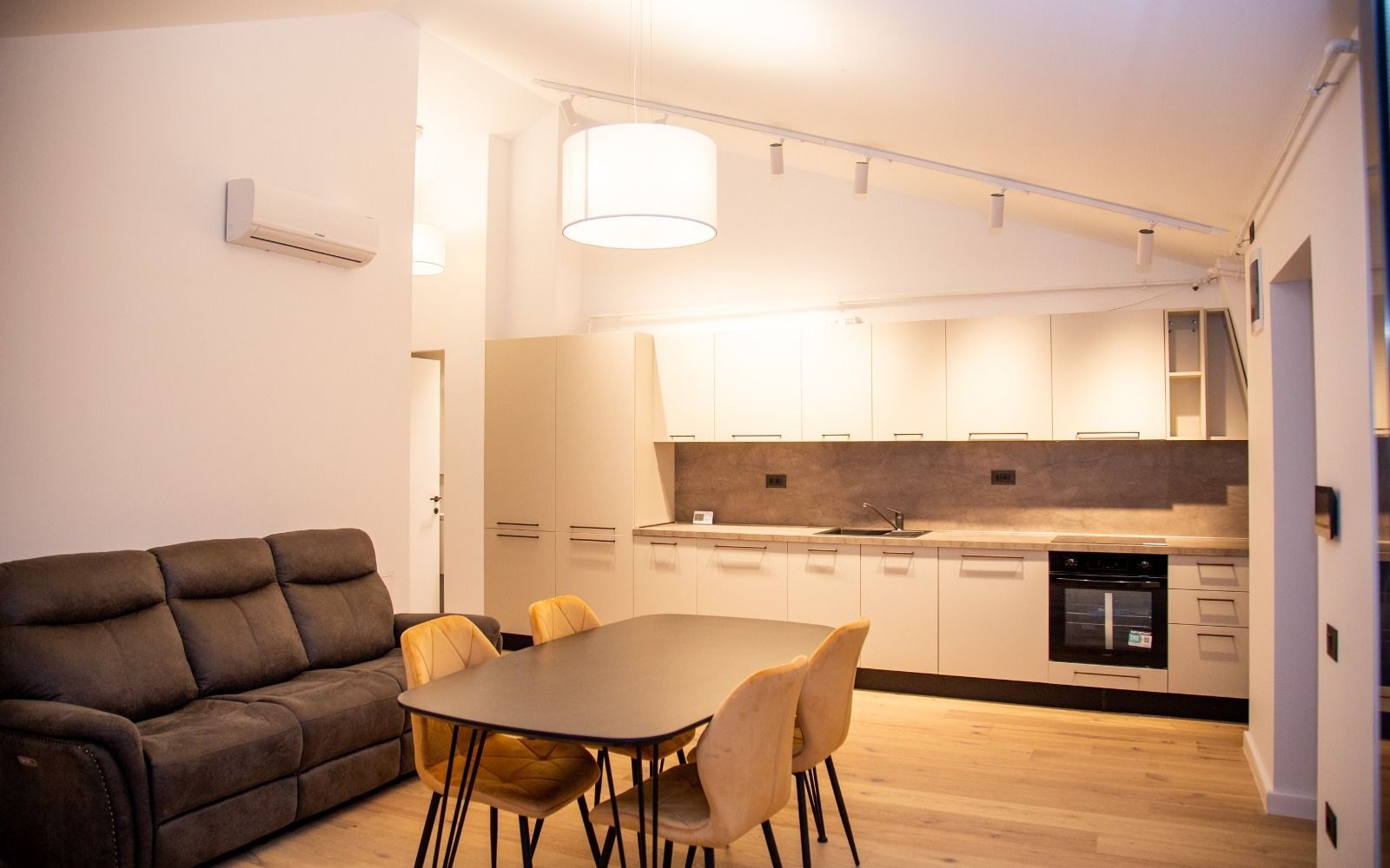 Apartament 3 camere Aviatiei | La 3 minute de metrou