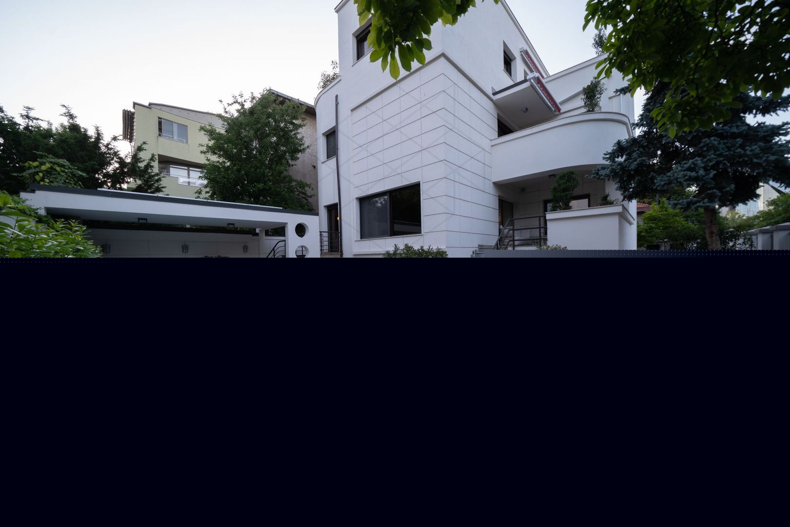 Reședință interbelică cu personalitate arhitecturală distinctă în zona Dorobanți