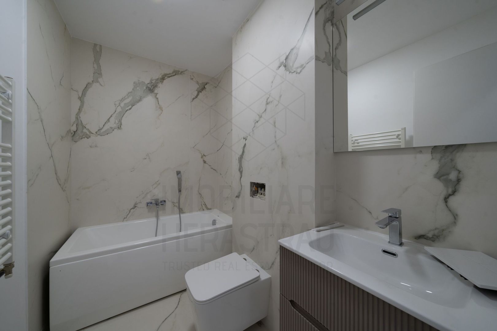 Apartament 4 camere Aviatiei | La 3 minute de metrou