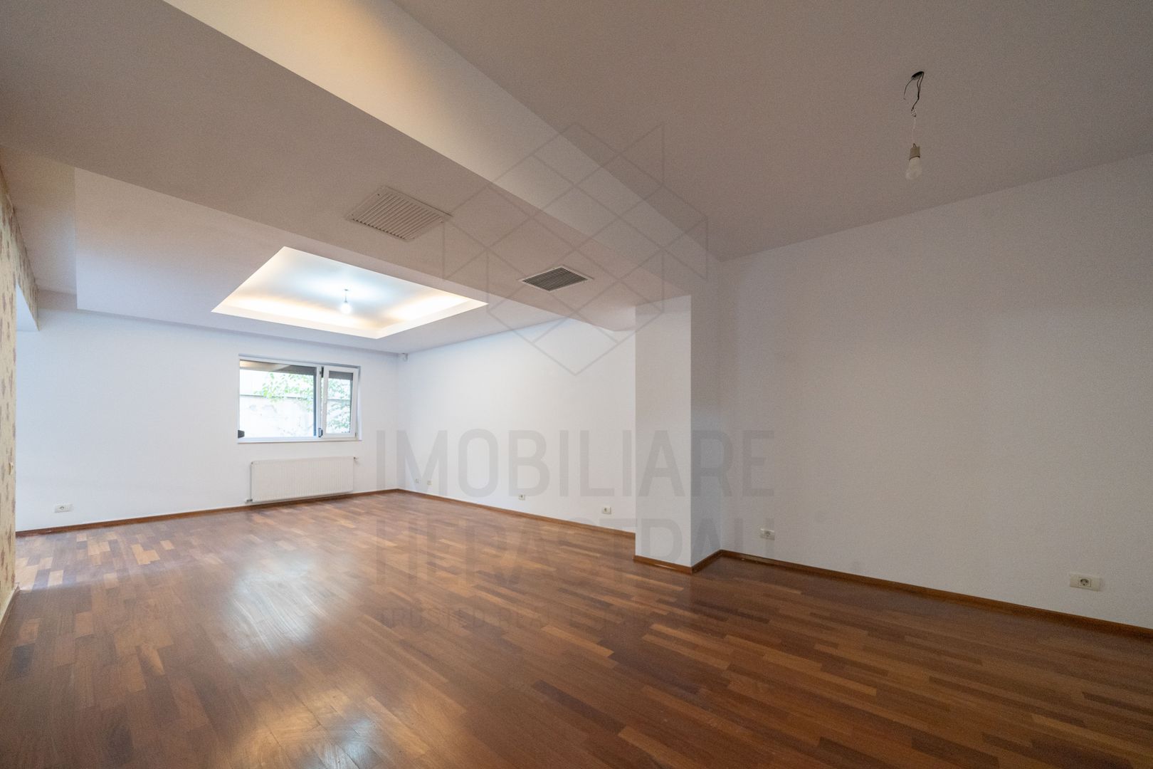 Apartament la parter cu 3 camere de vanzare in zona Soseaua Nordului