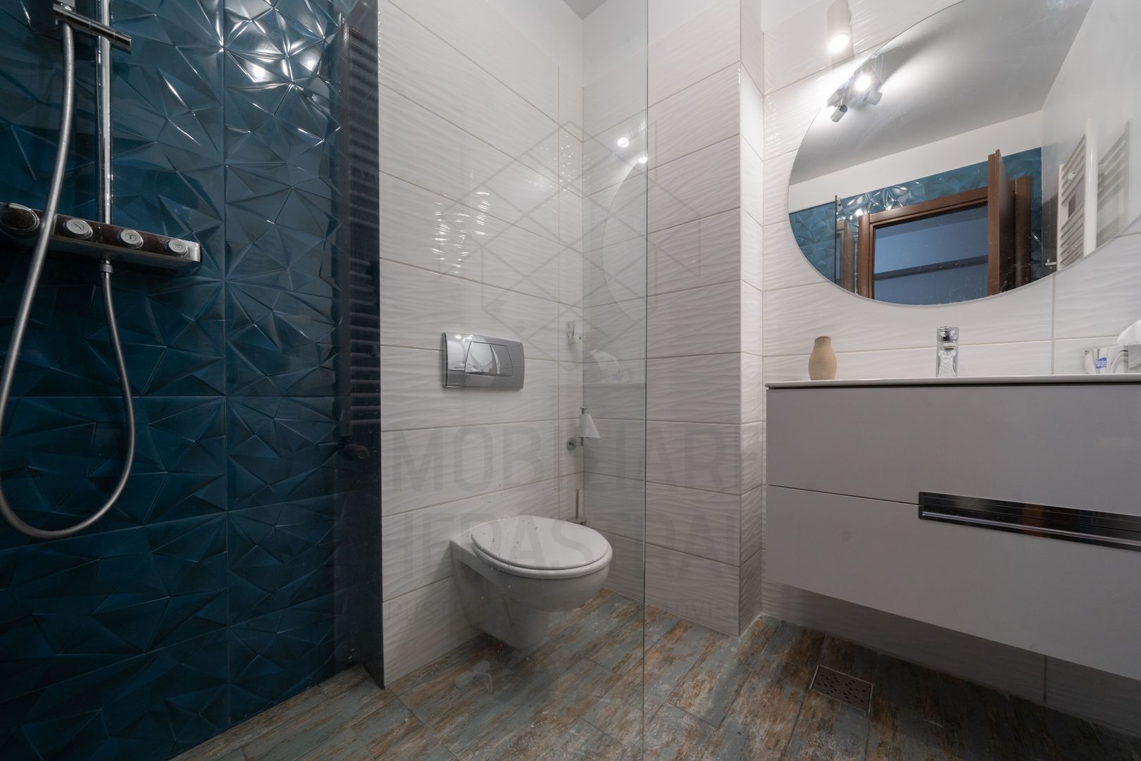 Apartament la parter cu 3 camere de vanzare in zona Soseaua Nordului