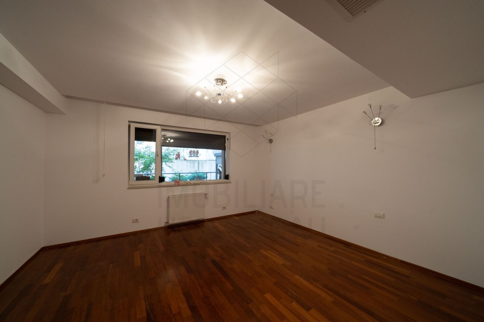 Apartament la parter cu 3 camere de vanzare in zona Soseaua Nordului